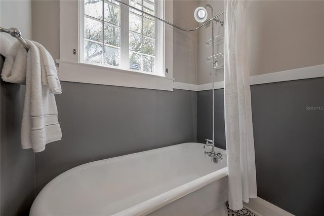 5608 N SEMINOLE AVENUE, Tampa, FL 33604