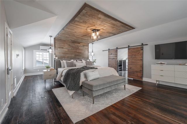 5608 N SEMINOLE AVENUE, Tampa, FL 33604