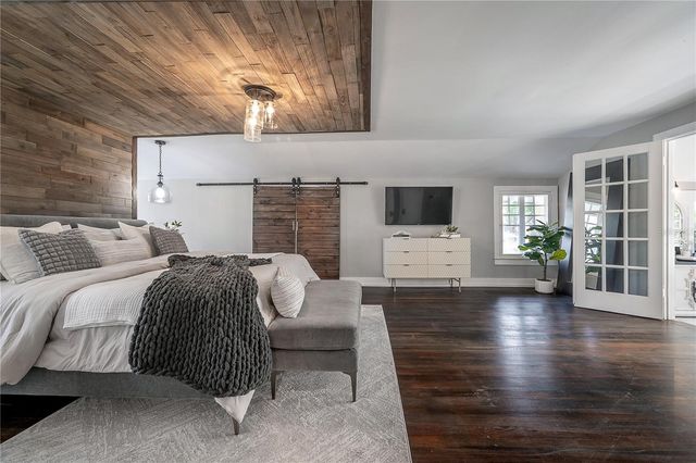 5608 N SEMINOLE AVENUE, Tampa, FL 33604