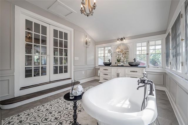 5608 N SEMINOLE AVENUE, Tampa, FL 33604