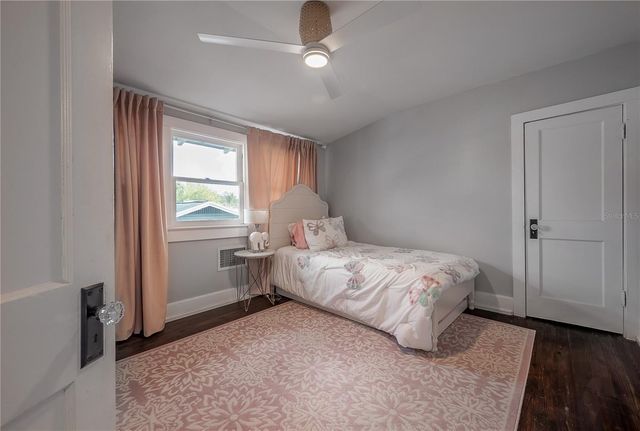 5608 N SEMINOLE AVENUE, Tampa, FL 33604