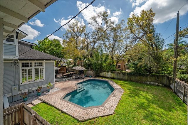 5608 N SEMINOLE AVENUE, Tampa, FL 33604