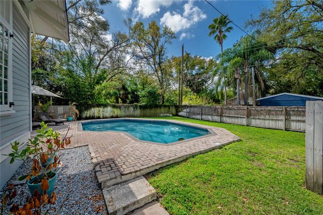 5608 N SEMINOLE AVENUE, Tampa, FL 33604