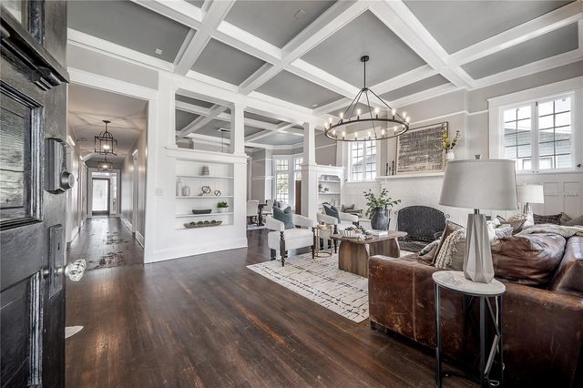 5608 N SEMINOLE AVENUE, Tampa, FL 33604