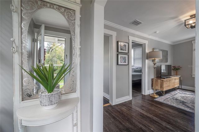 5608 N SEMINOLE AVENUE, Tampa, FL 33604