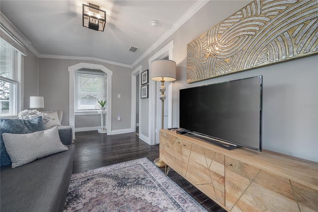 5608 N SEMINOLE AVENUE, Tampa, FL 33604