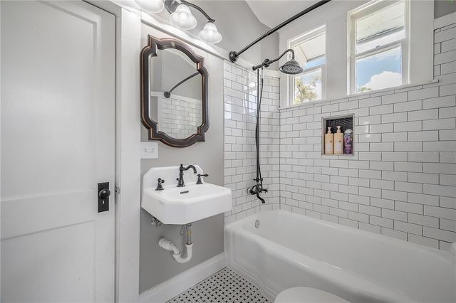 5608 N SEMINOLE AVENUE, Tampa, FL 33604