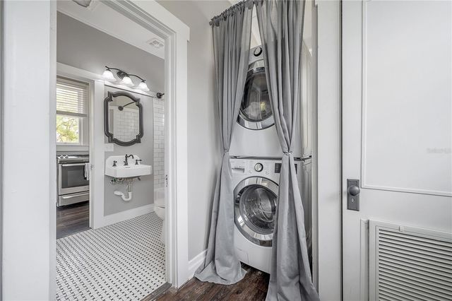 5608 N SEMINOLE AVENUE, Tampa, FL 33604