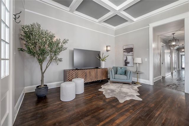 5608 N SEMINOLE AVENUE, Tampa, FL 33604