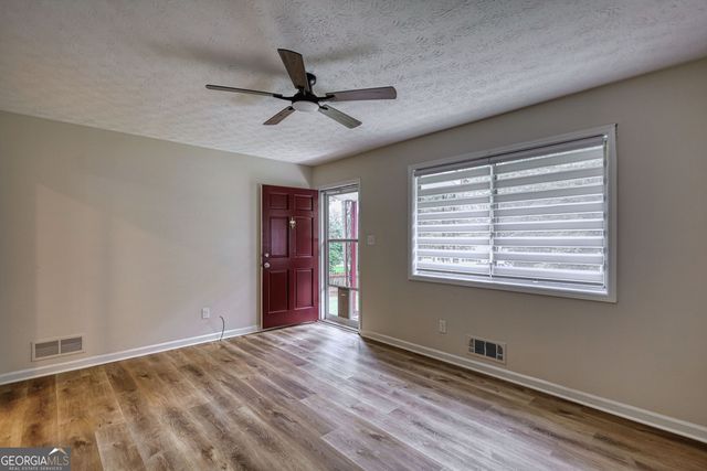 3075 Sunset Road SE, Conyers, GA 30094