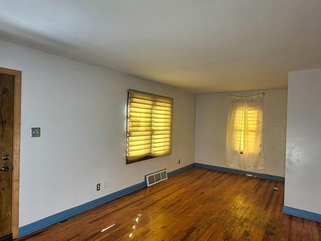 8602 W Beloit ROAD, Milwaukee, WI 53227