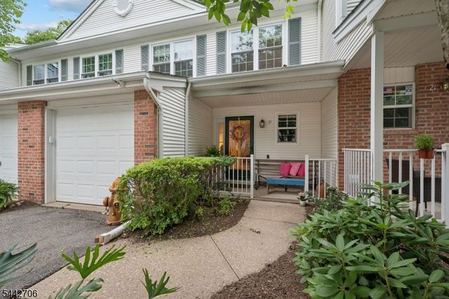19 Maple Ln, Mount Arlington Boro, NJ 07856