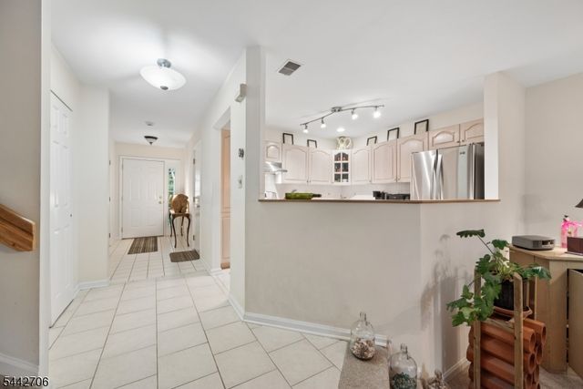 19 Maple Ln, Mount Arlington Boro, NJ 07856