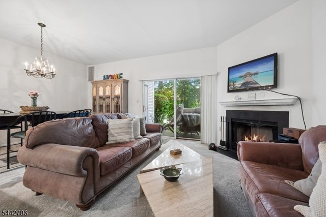 19 Maple Ln, Mount Arlington Boro, NJ 07856