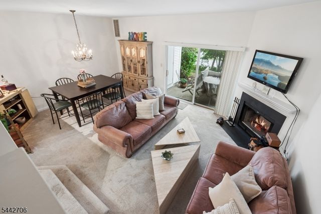 19 Maple Ln, Mount Arlington Boro, NJ 07856