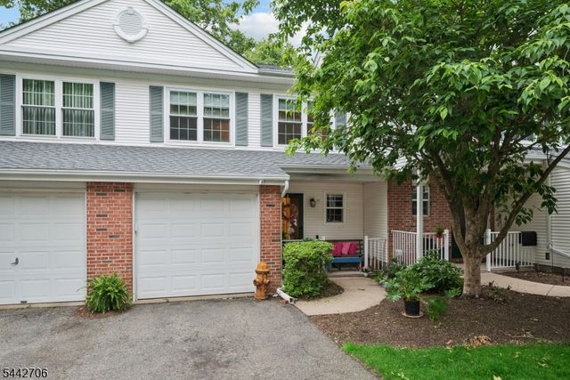 19 Maple Ln, Mount Arlington Boro, NJ 07856
