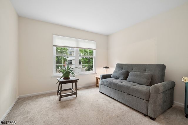 19 Maple Ln, Mount Arlington Boro, NJ 07856