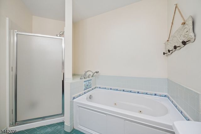 19 Maple Ln, Mount Arlington Boro, NJ 07856