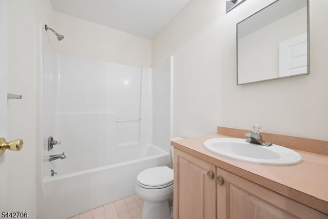 19 Maple Ln, Mount Arlington Boro, NJ 07856