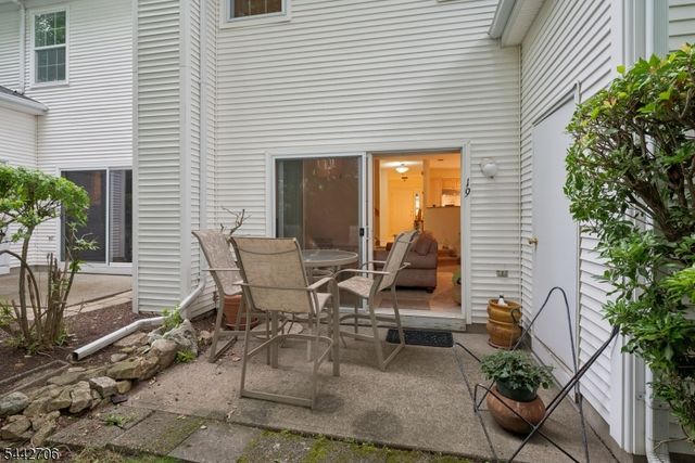 19 Maple Ln, Mount Arlington Boro, NJ 07856