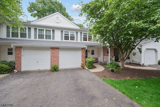 19 Maple Ln, Mount Arlington Boro, NJ 07856