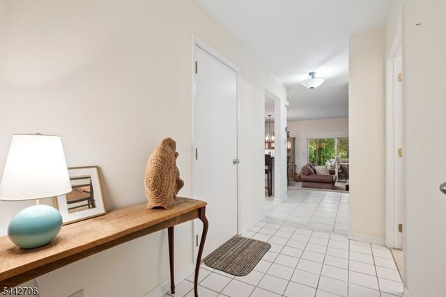 19 Maple Ln, Mount Arlington Boro, NJ 07856