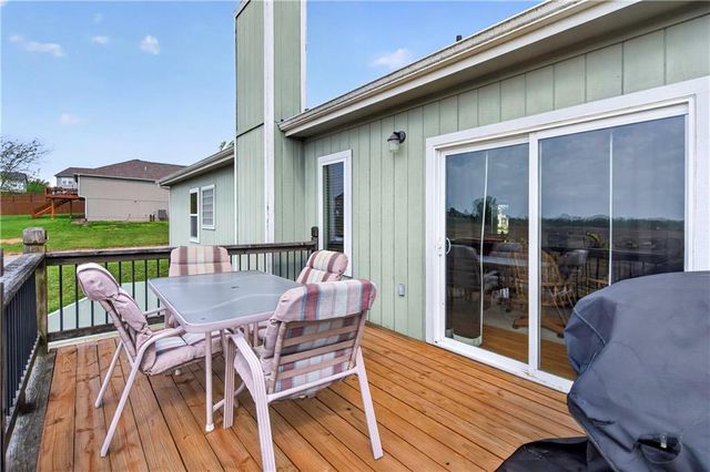111 E Timberlake Drive, Lone Jack, MO 64070