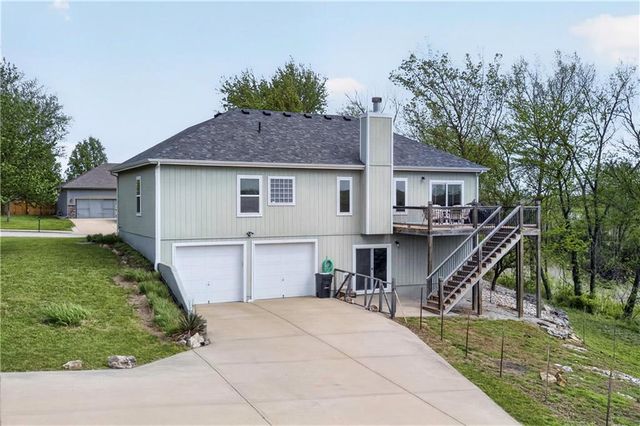 111 E Timberlake Drive, Lone Jack, MO 64070