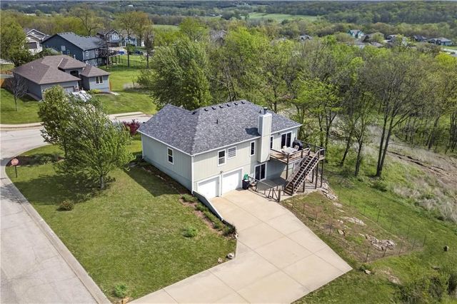 111 E Timberlake Drive, Lone Jack, MO 64070