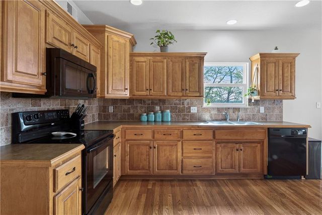 111 E Timberlake Drive, Lone Jack, MO 64070