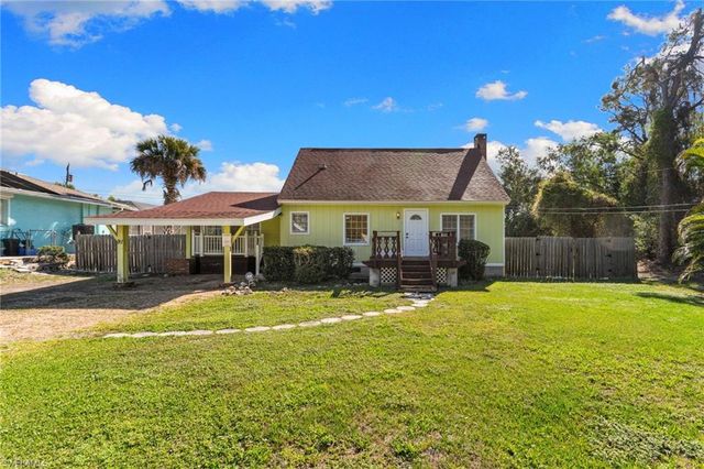 91 Constitution DR, Naples, FL 34112