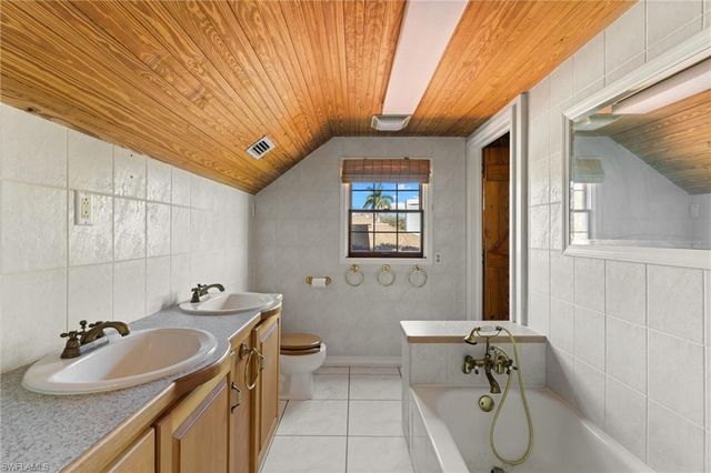 91 Constitution DR, Naples, FL 34112