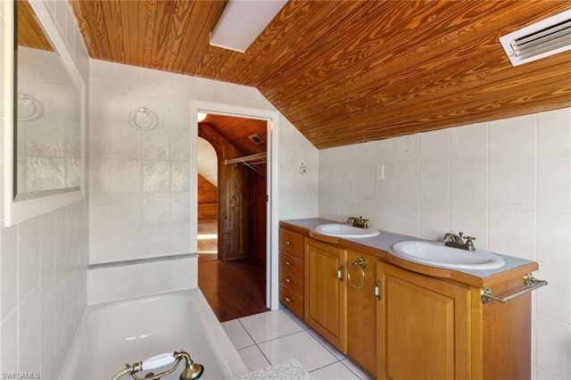 91 Constitution DR, Naples, FL 34112