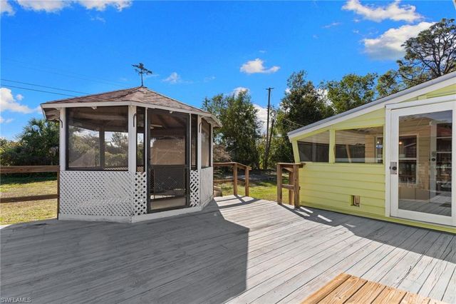 91 Constitution DR, Naples, FL 34112