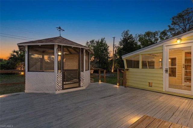 91 Constitution DR, Naples, FL 34112