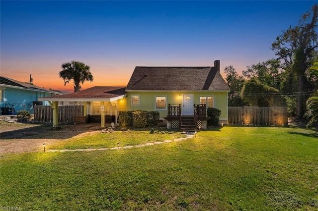 91 Constitution DR, Naples, FL 34112