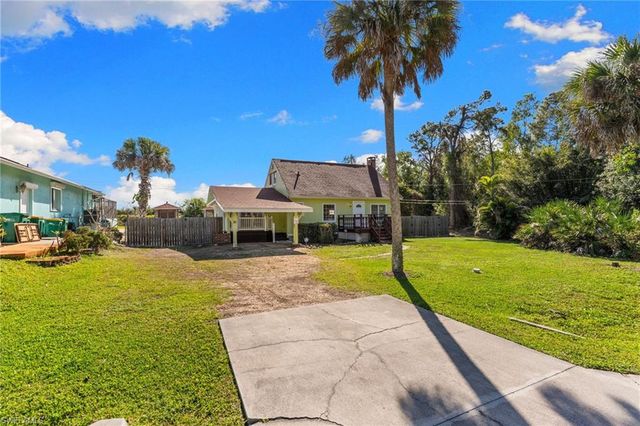 91 Constitution DR, Naples, FL 34112