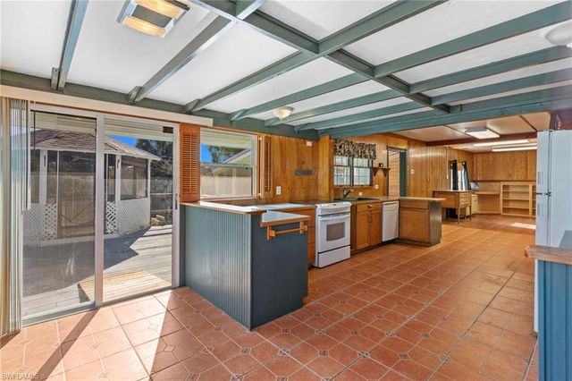 91 Constitution DR, Naples, FL 34112