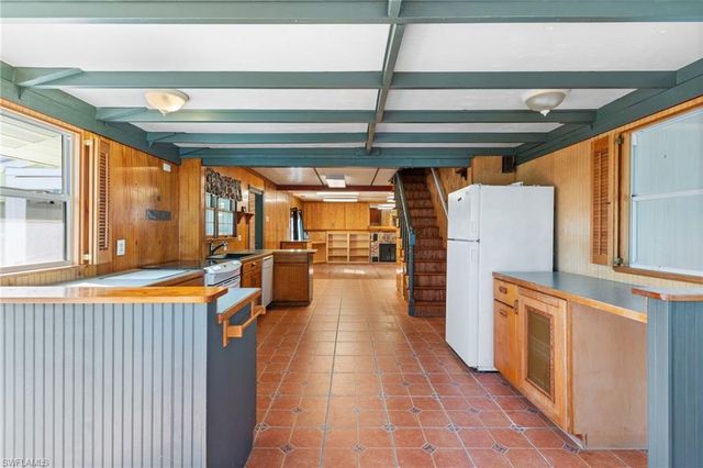 91 Constitution DR, Naples, FL 34112