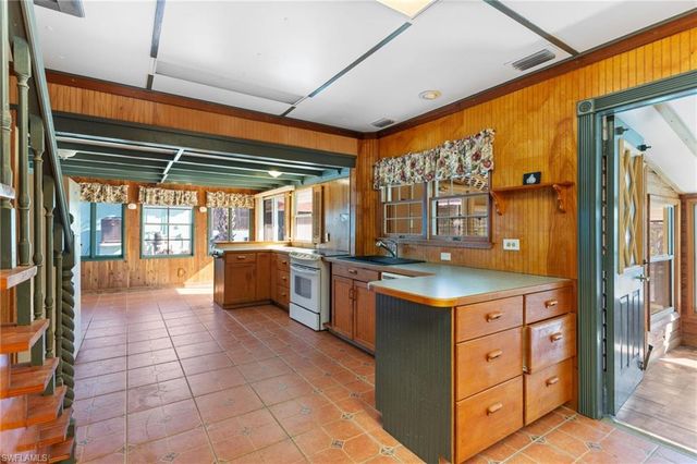 91 Constitution DR, Naples, FL 34112