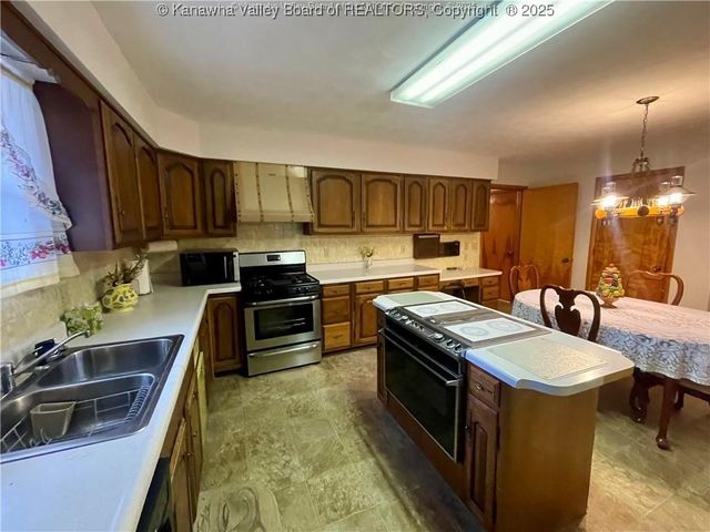 9701 Charleston Road, Ripley, WV 25271