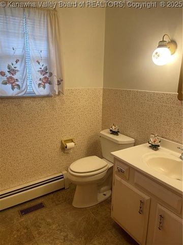 9701 Charleston Road, Ripley, WV 25271