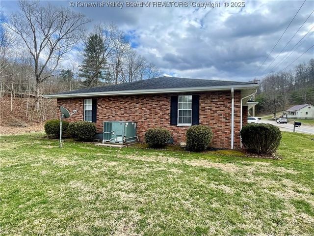 9701 Charleston Road, Ripley, WV 25271