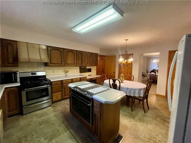 9701 Charleston Road, Ripley, WV 25271