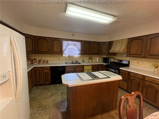 9701 Charleston Road, Ripley, WV 25271