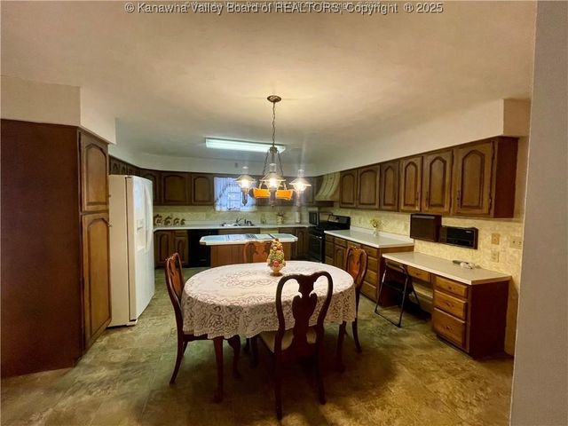 9701 Charleston Road, Ripley, WV 25271