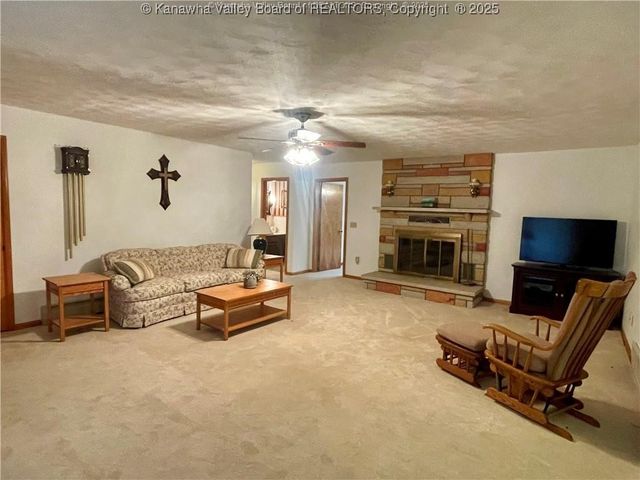 9701 Charleston Road, Ripley, WV 25271