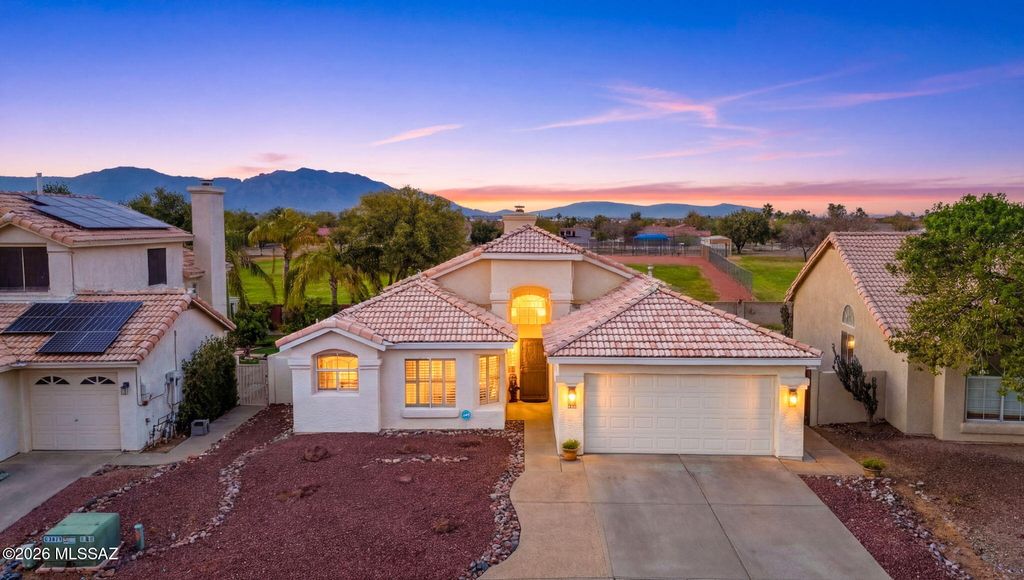 8192 N Torrey Place, Tucson, AZ 85743