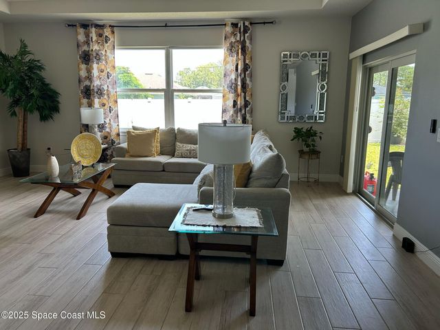 1068 Corbin Circle SW, Palm Bay, FL 32908