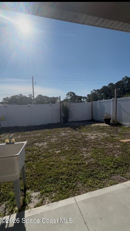 Image 24 of property listing at 1068 Corbin Circle SW, Palm Bay, FL 32908
